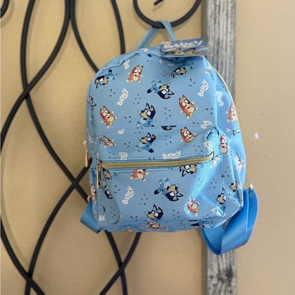 chic travel duffel bag Classic Bella, Cream Overnighter Duffle Bag, 2 Piece Set and lotions and look Color:Blue/White Backpack F30550 Coach Charlie Exterior_color_Red